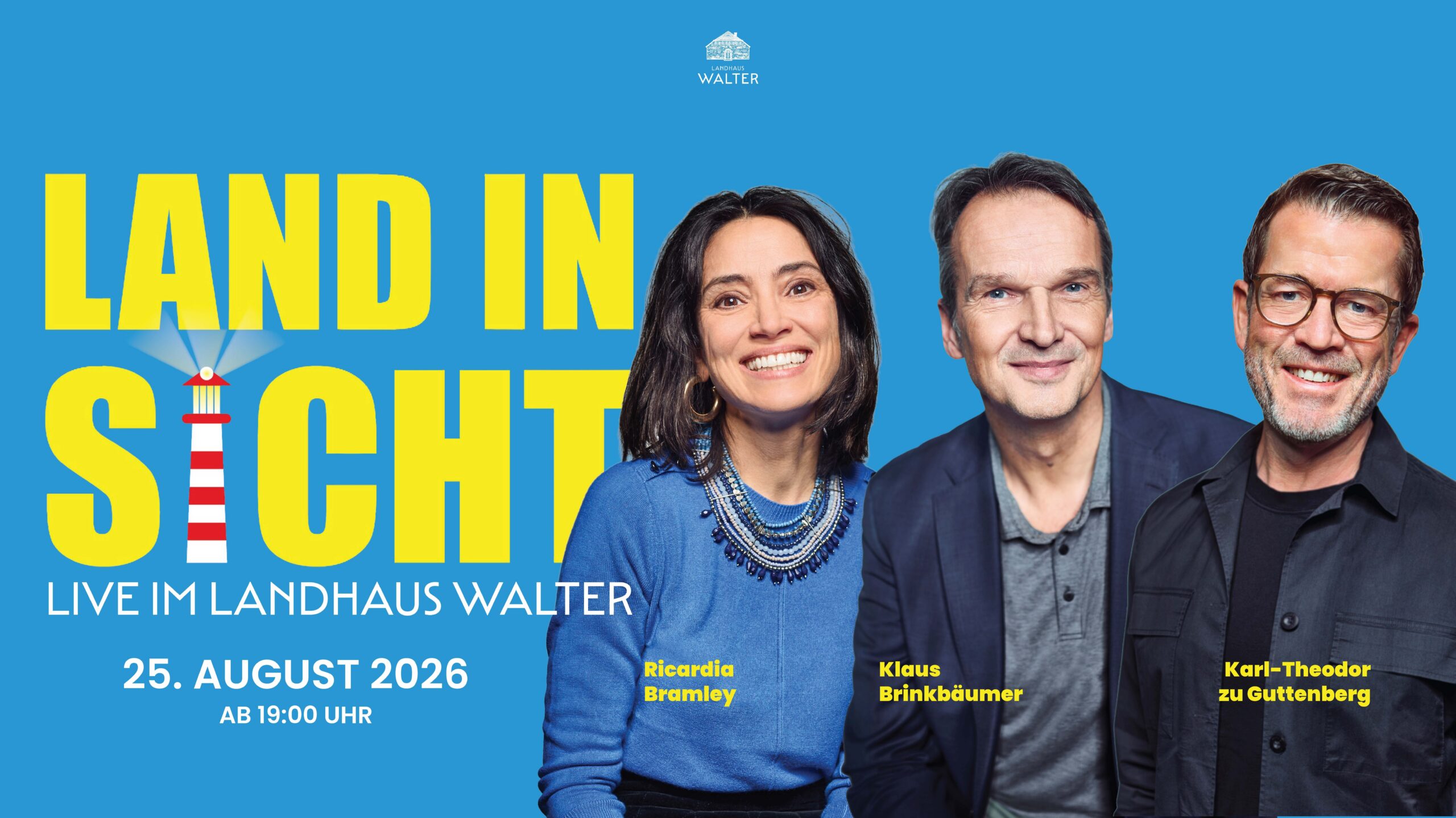 Drei Moderatoren stehen vor einem blauen Hintergrund; Ankündigung einer Live-Veranstaltung im Landhaus Walter am 25. August 2026.